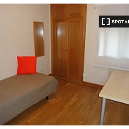Rent this 4 bed room on Pasifika in Calle Francia, 3