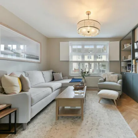Image 3 - 41 Leckford Road, London, SW18 3PS, United Kingdom - Townhouse for rent