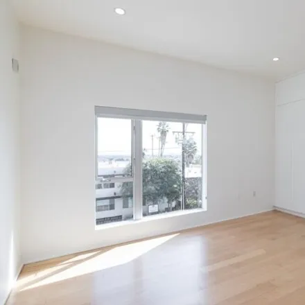 Image 8 - 935 N San Vicente Blvd Unit 4, West Hollywood, California, 90069 - Condo for rent