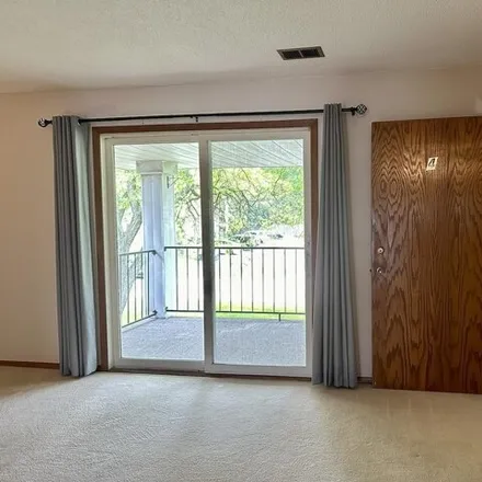 Image 3 - 780 Russell Rd Apt 4, Waterloo, Iowa, 50701 - Condo for sale