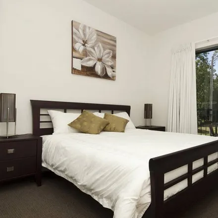 Rent this 3 bed townhouse on QLD 4819