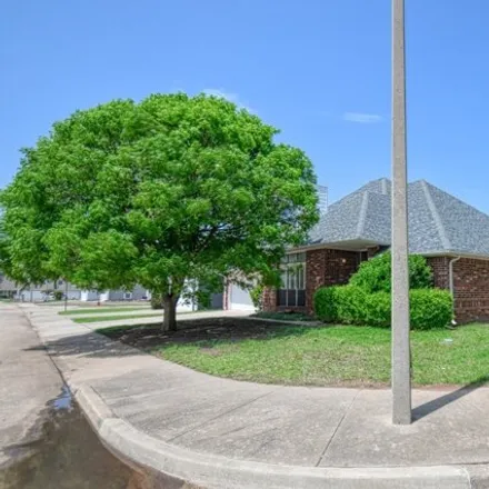 Image 4 - Apex Court, Norman, OK 73072, USA - House for sale