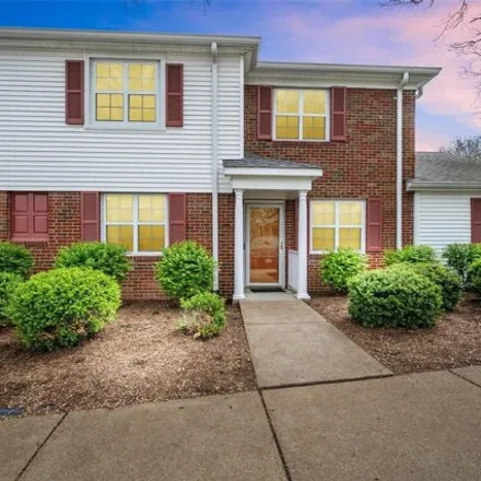 Buy this 2 bed condo on 1726 Canary Cove in Brentwood, Saint Louis County