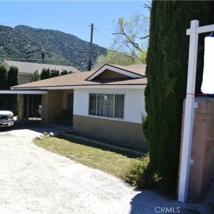 Buy this 3 bed house on 4552 Ivy Trail in Kern County, CA 93225