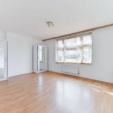 Rent this 2 bed apartment on 26 Temple Road in London, CR0 1HT