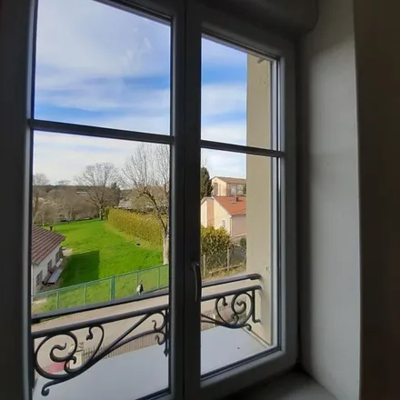 Rent this 3 bed apartment on 19 Rue Marcel Donjon in 70300 Luxeuil-les-Bains, France