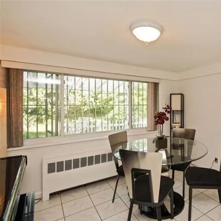 Image 3 - 40 63rd Street, West New York, NJ 07093, USA - House for sale