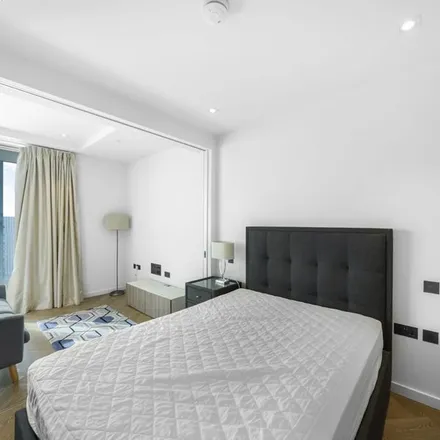 Image 3 - Pearce House, 8 Circus Road West, Nine Elms, London, SW11 8EY, United Kingdom - Apartment for rent