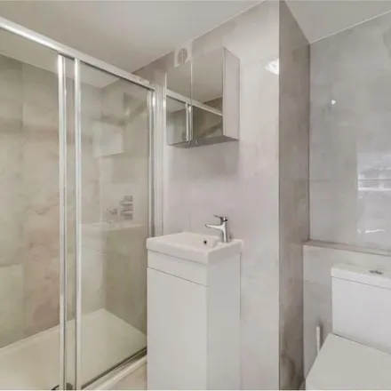 Rent this studio apartment on 1033 Finchley Road in London, NW11 7TS