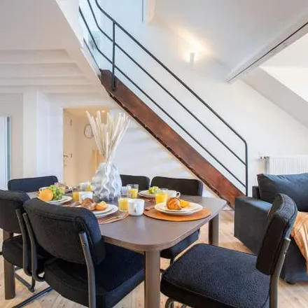 Rent this 3 bed apartment on Maison communale d'Ixelles - Gemeentehuis Elsene in Chaussée d'Ixelles - Elsense Steenweg, 1050 Ixelles - Elsene