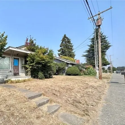 Buy this 2 bed house on 151 East Sharon Avenue in Burlington, WA 98233