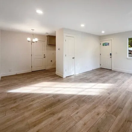 Image 3 - 7420 Larchmont Drive, North Highlands, Sacramento County, CA 95660, USA - House for sale
