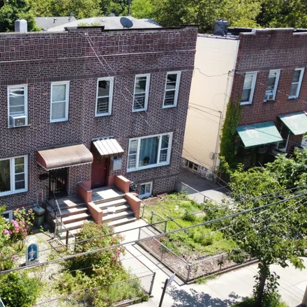 Buy this 4 bed duplex on 2856 Randall Avenue in New York, NY 10465