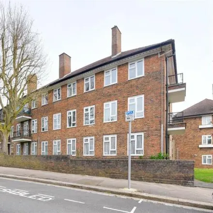 Buy this 2 bed apartment on unnamed road in London, N2 8NJ