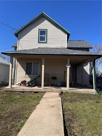 Buy this 5 bed house on 1044 Fremont Street in Des Moines, IA 50316