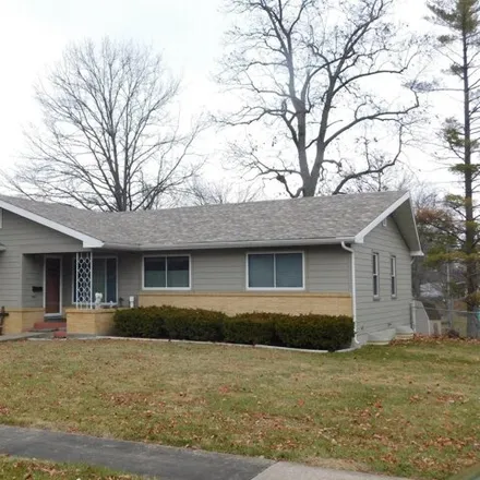 Buy this 3 bed house on 565 Longview West in Moberly, MO 65270