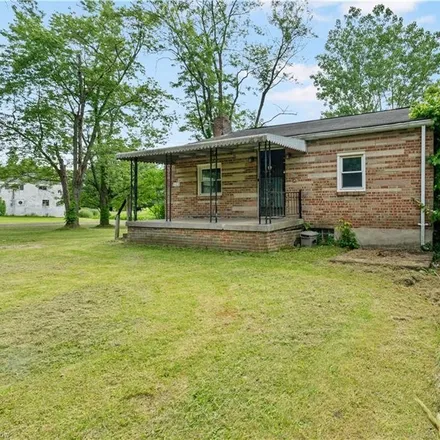 Image 3 - 4229 11th Street Northeast, Lynn Center Park, Stark County, OH 44730, USA - House for sale