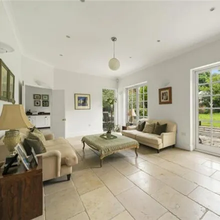 Image 5 - Old Esher Road, Surrey, Surrey, Kt12 - House for sale