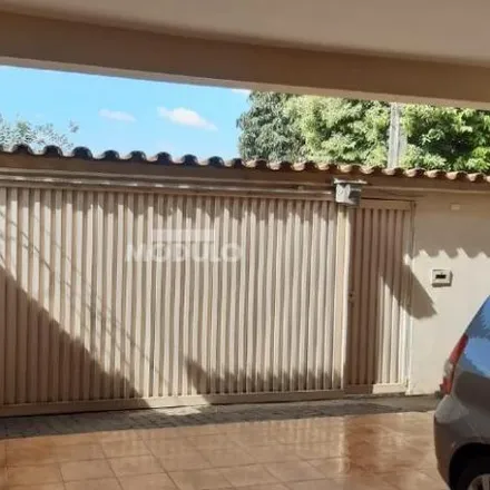 Buy this 3 bed house on unnamed road in Jardim Patrícia, Uberlândia - MG