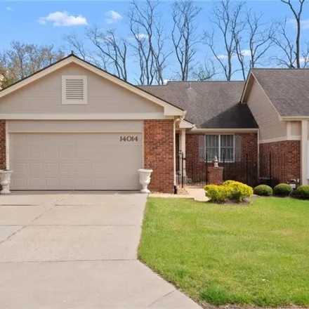 Buy this 3 bed condo on 14014 Baywood Villages Drive in Chesterfield, MO 63017
