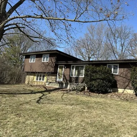 Buy this 3 bed house on 15200 Mountain View in McLean County, IL 61745