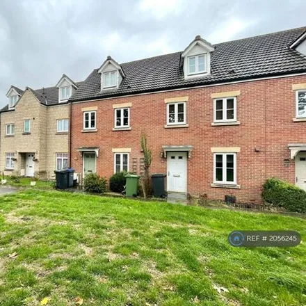 Rent this 3 bed townhouse on unnamed road in Trowbridge, BA14 0FA