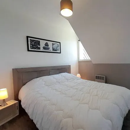 Rent this 2 bed townhouse on Carnac in Avenue de la Poste, 56340 Carnac