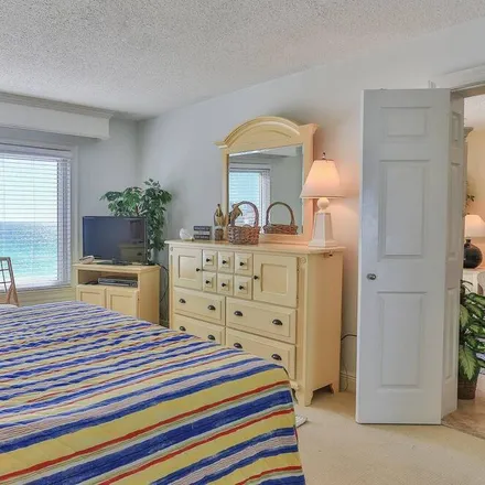 Rent this 2 bed condo on Destin