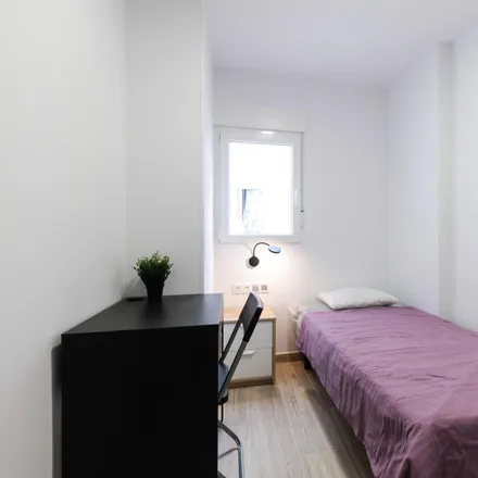 Rent this 3 bed apartment on Castell de Bellvís in Carrer de Mossèn Jaume Busquet, 08903 l'Hospitalet de Llobregat