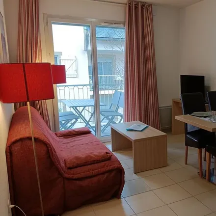 Rent this 2 bed apartment on 64270 Salies-de-Béarn