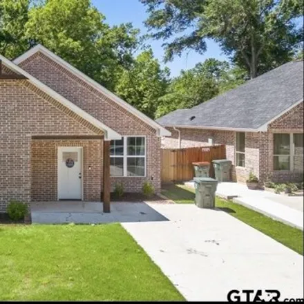 Buy this 3 bed house on 1054 West 32nd Street in Tyler, TX 75702