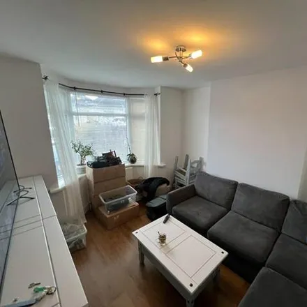 Image 2 - Heaton Road, Talbot Village, BH10 5HW, United Kingdom - Duplex for rent