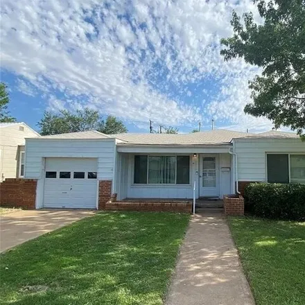 Rent this 2 bed house on 2564 42nd Street in Lubbock, TX 79413