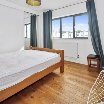 Rent this 3 bed apartment on Sydney Road in London, SE2 9RY