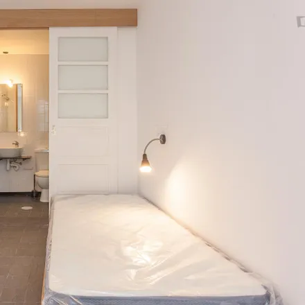 Rent this 6 bed room on Rua Nove de Abril in Porto, Portugal