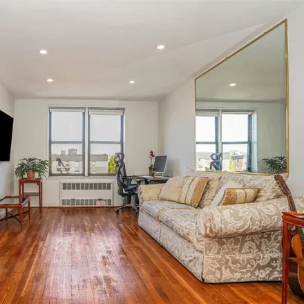 Image 3 - 33-06 92nd Street, New York, NY 11372, USA - Condo for sale