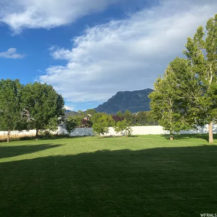 Image 3 - 5845 West Canterbury Park Circle, Highland, UT 84003, USA - House for sale