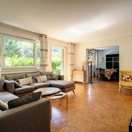 Rent this 4 bed apartment on 292 Avenue Napoléon Bonaparte in 92500 Rueil-Malmaison, France