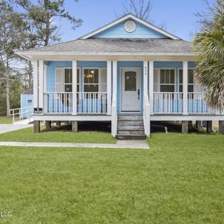 Buy this 3 bed house on 910 Dicks Street in Waveland, MS 39576