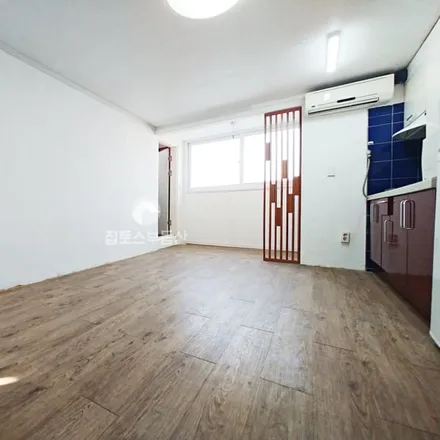 Rent this studio apartment on 서울특별시 성북구 동선동3가 160-7