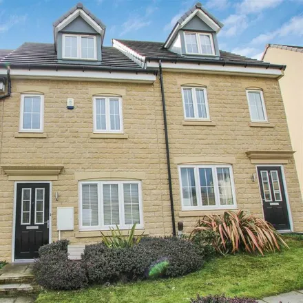 Rent this 3 bed townhouse on Brompton Drive in Bradford, BD10 0DQ