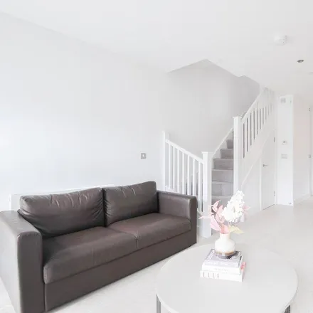 Rent this 3 bed townhouse on 5 Barrow Street in Salford, M3 5LF