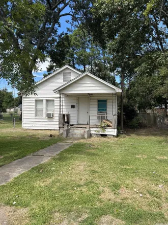 Buy this 3 bed house on 400 West Academy Street in Lonoke, AR 72086