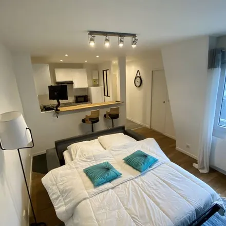 Rent this 1 bed apartment on 94160 Saint-Mandé