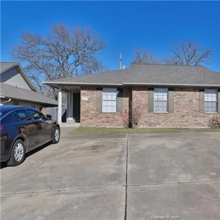 Rent this 3 bed house on 2122 Hidden Hollow Circle in Bryan, TX 77807