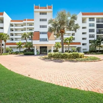 Buy this 2 bed condo on 4527 Gulf of Mexico Drive in Longboat Key, Manatee County