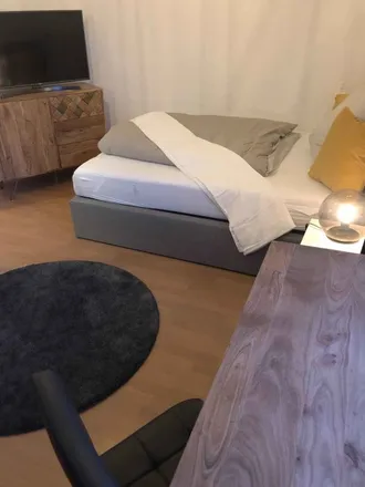 Rent this 3 bed room on Eckenheimer Landstraße 103 in 60318 Frankfurt, Germany
