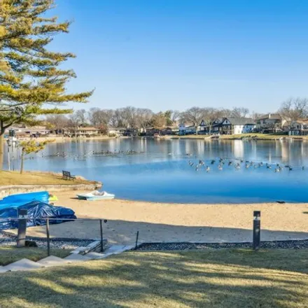 Image 2 - Vista del Lago, 1 North Dee Road, Park Ridge, IL 60068, USA - Condo for sale