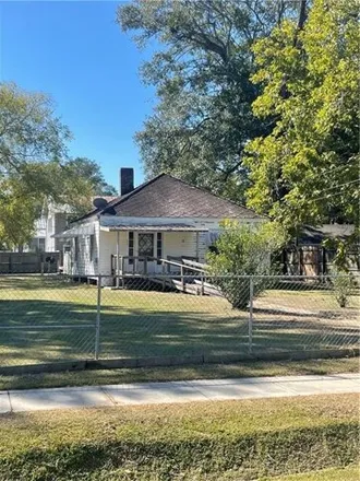 Buy this 2 bed house on 472 North Harrison Street in Covington, LA 70433