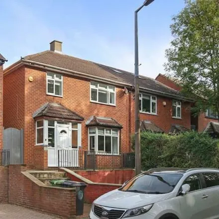 Image 1 - Hail & Ride Yardley Close, Yardley Lane, London, E4 7RS, United Kingdom - Duplex for sale